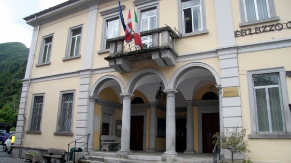 Governo, bandiere a lutto a Beura Governo, bandiere a lutto a Beura