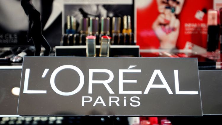 L'Oreal wins Valentino licence in pursuit of perfume leadership