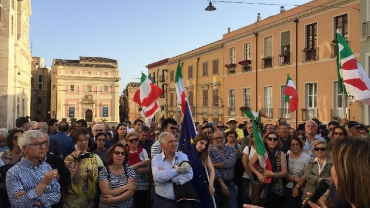 Governo: Pd in piazza a Cagliari