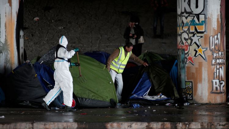 Police clear out two more migrant camps in Paris