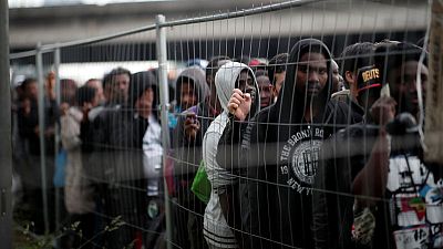 الشرطة الفرنسية تخلي مخيما للمهاجرين في باريس