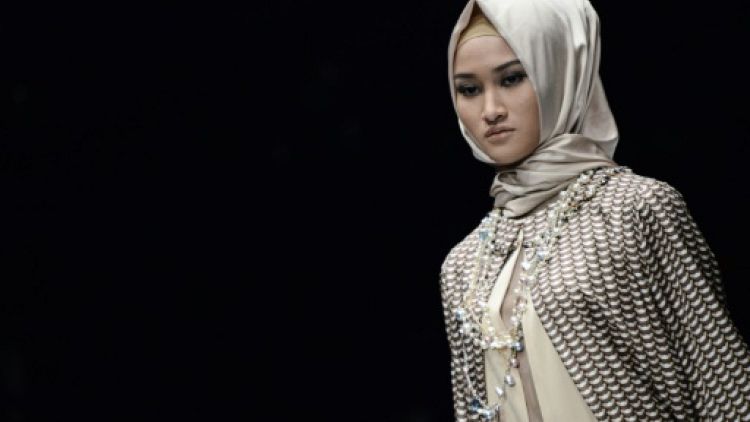 Indonésie: une créatrice de mode musulmane condamnée à 18 ans de prison