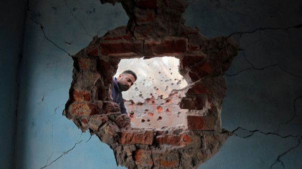 الآلاف يعودون لمنازلهم بعد اتفاق الهند وباكستان على وقف إطلاق النار الآلاف يعودون لمنازلهم بعد اتفاق الهند وباكستان على وقف إطلاق النار