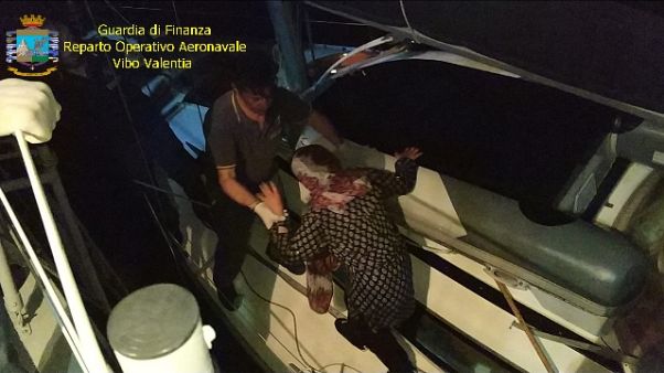 Gdf intercetta veliero con 31 migranti Gdf intercetta veliero con 31 migranti