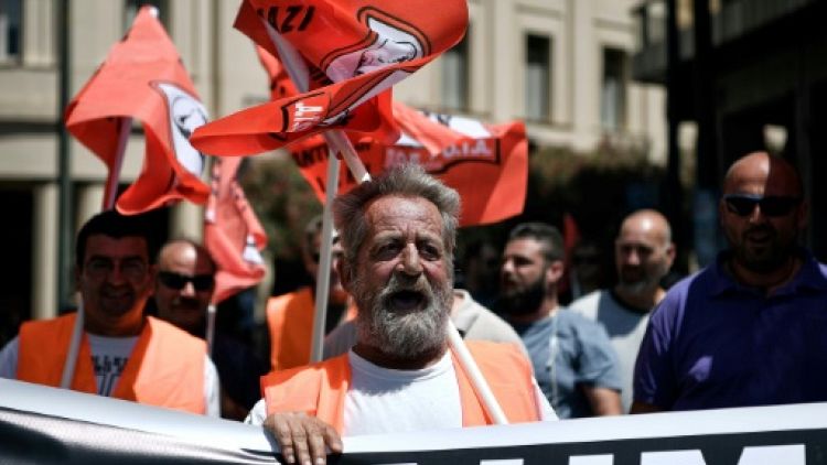 Grèce: manifestations et grève contre la poursuite de l'austérité 