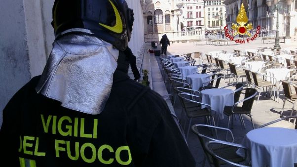 Allarme per borsa sospetta a Venezia Allarme per borsa sospetta a Venezia