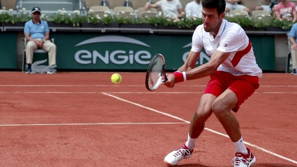Tennis: Parigi, Djokovic al terzo turno Tennis: Parigi, Djokovic al terzo turno