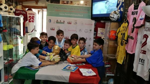Mondiali:bambini gridano 'forza azzurri' Mondiali:bambini gridano 'forza azzurri'