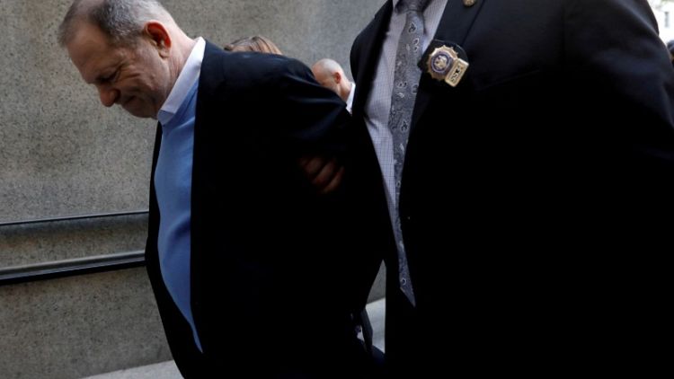 مدعي مانهاتن: توجيه الاتهام رسميا للمنتج هارفي واينستين بالاغتصاب