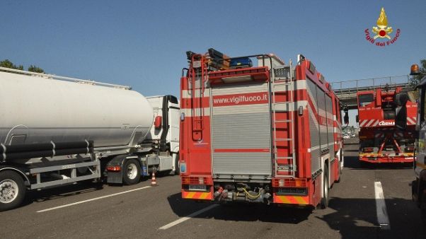 Scontro Tir-5 auto A22, 1 morto 9 feriti Scontro Tir-5 auto A22, 1 morto 9 feriti