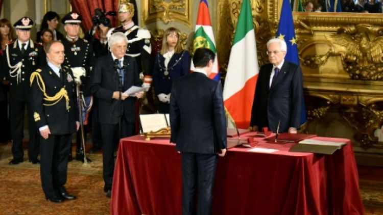 Le gouvernemnt populiste prête serment en Italie
