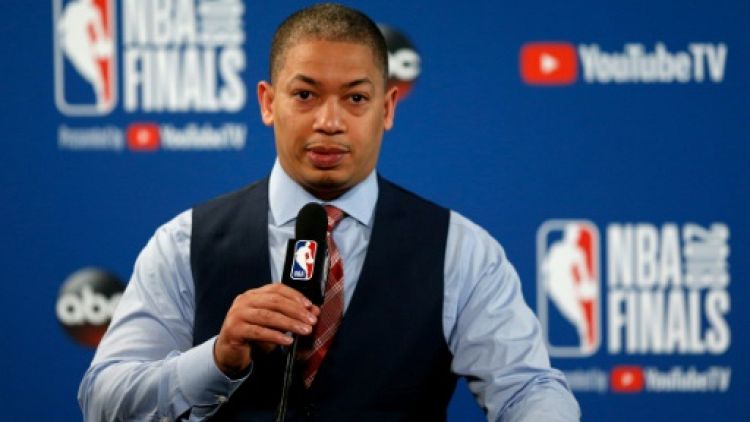 NBA: l'entraîneur de Cleveland soigné pour stress en mars
