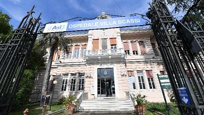 Volantini antiaborto a Villa Scassi Volantini antiaborto a Villa Scassi