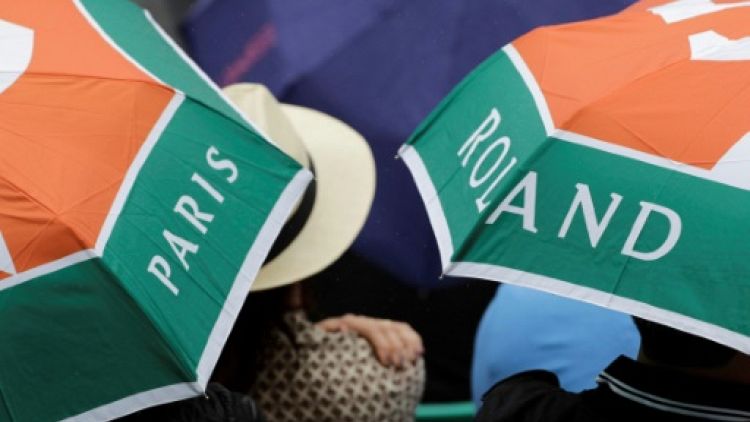 Roland-Garros: les rencontres interrompues par la pluie et reportées à samedi