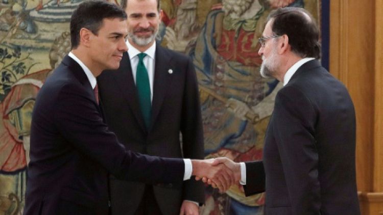 En Catalogne, Rajoy parti, timide espoir de détente