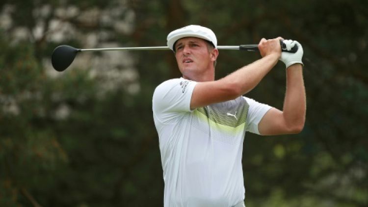 Golf: DeChambeau en tête au 3e tour du Memorial Tournament, Woods en embuscade