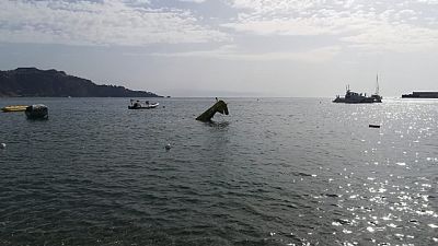 Monoposto precipita in mare,pilota salvo Monoposto precipita in mare,pilota salvo