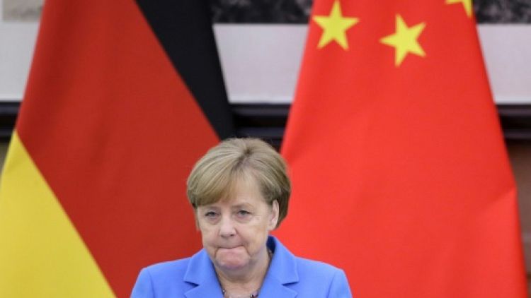 Merkel mise en cause dans un scandale sur les migrants en Allemagne