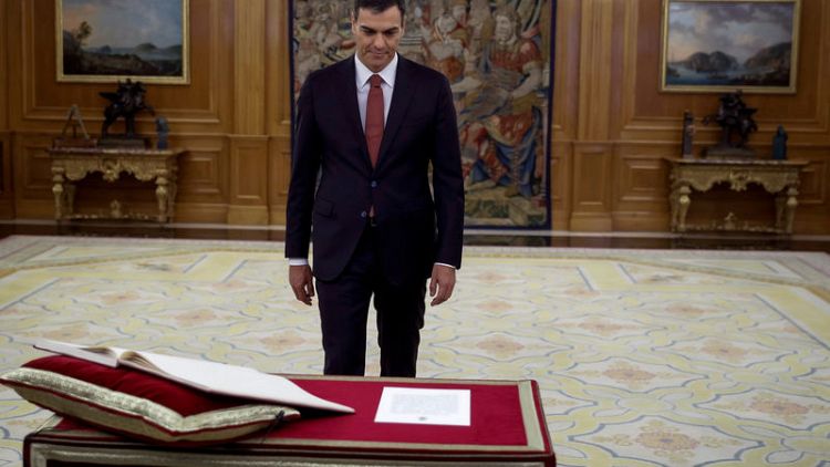 رئيس وزراء إسبانيا يسعى لتشكيل حكومة دون حزب بوديموس اليساري المتشدد
