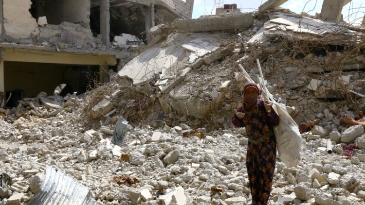 العفو الدولية: هجمات التحالف على الرقة السورية ربما انتهكت القانون