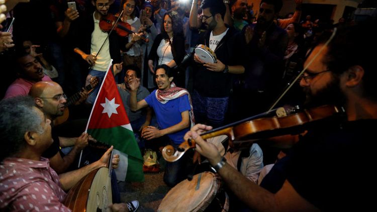 شبان الأردن يتذوقون طعم الاحتجاج السياسي للمرة الأولى