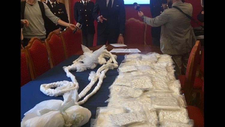 Polizia sequestra 2mln cocaina a Torino