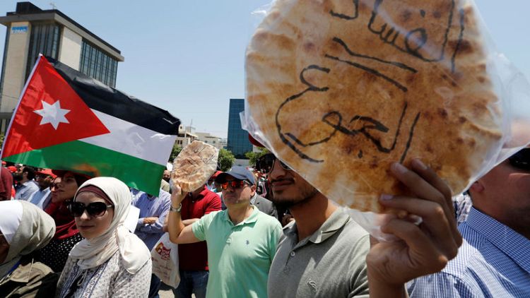 نقابات أردنية تمضي قدما في إضراب رغم تغيير رئيس الوزراء