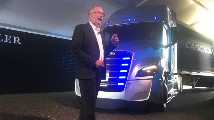 Daimler fights Tesla by unveiling electric heavy-duty truck