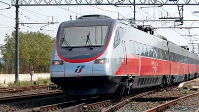 Cadavere lungo i binari a Bari, ritardi Cadavere lungo i binari a Bari, ritardi