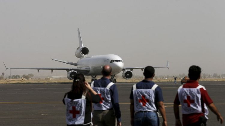 الصليب الأحمر يسحب 71 من موظفيه الأجانب في اليمن لانعدام الأمن