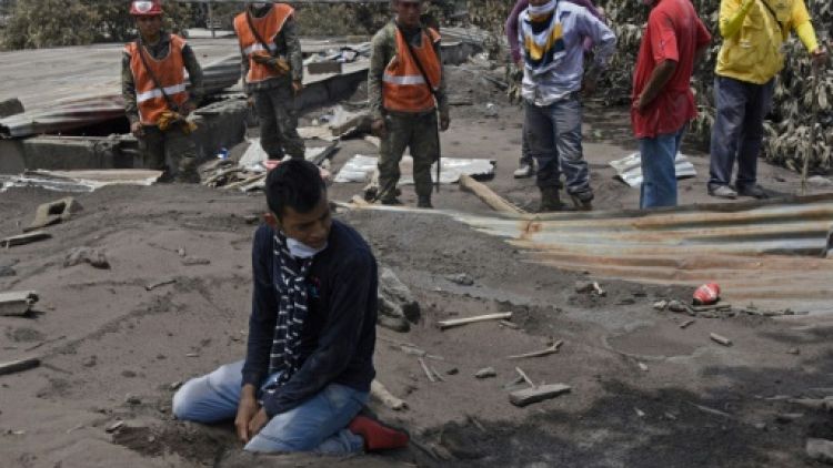 Volcan au Guatemala: le bilan s'alourdit à 109 morts, recherches suspendues