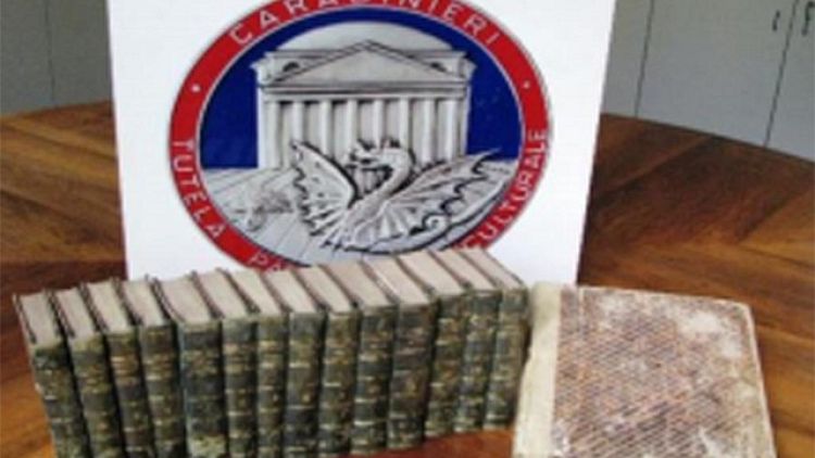 Carabinieri recuperano libri antichi