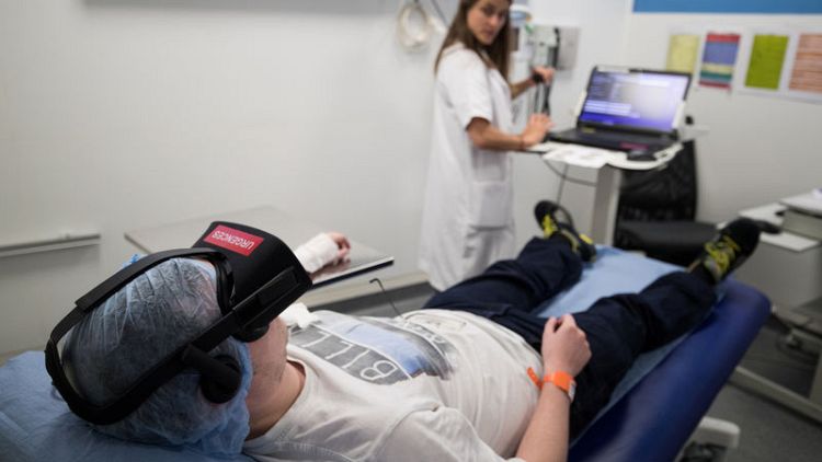 تطوير برنامج لتخفيف الألم بغرف الطوارئ باستخدام الواقع الافتراضي