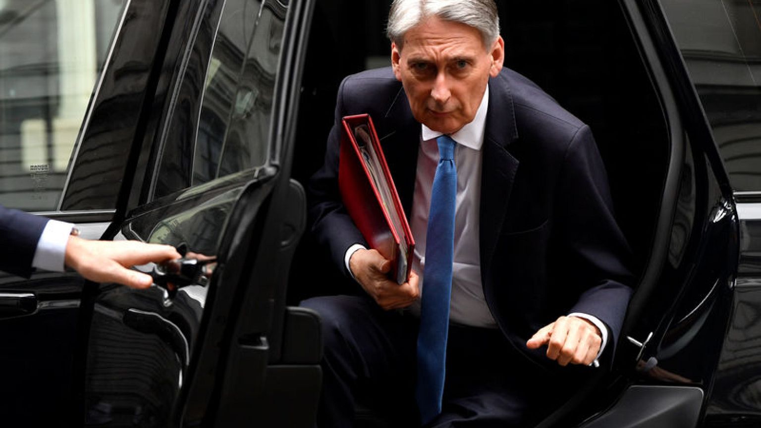 Hammond to reassure bankers in speech he will protect them in Brexit