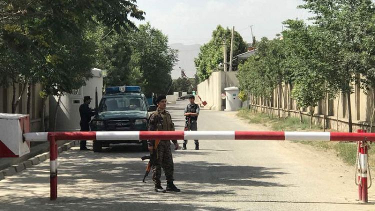 نساء وأطفال بين 13 قتيلا في هجوم انتحاري بأفغانستان