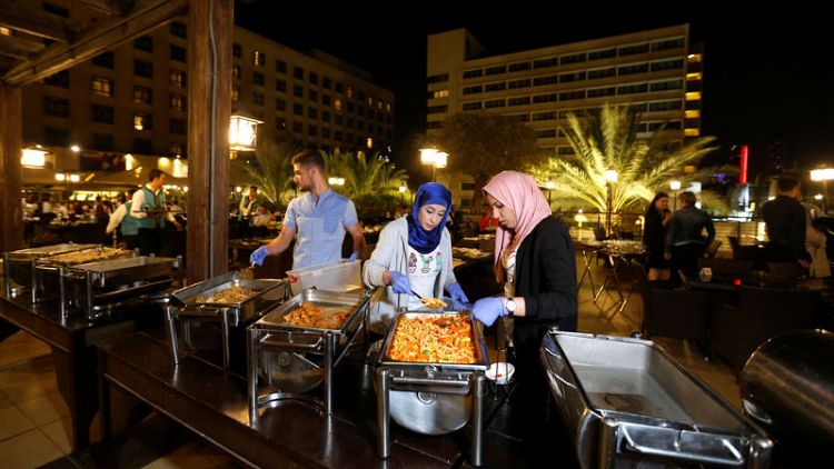 جمعية خيرية أردنية تجمع بقايا طعام الفنادق لإطعام الفقراء