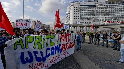 Migranti,corteo a Napoli contro Lega-M5S Migranti,corteo a Napoli contro Lega-M5S