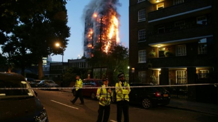 Grande-Bretagne: chagrin et colère un an après l'incendie de la tour Grenfell