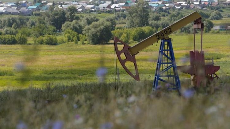 مصدران: إنتاج روسيا النفطي في يونيو يتجاوز الحصة المحددة في اتفاق أوبك