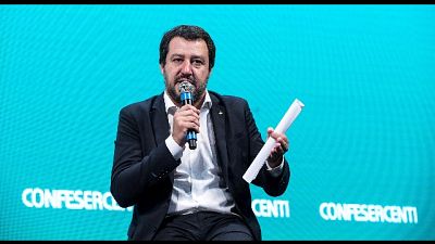 Salvini, no a numero su caschi Polizia Salvini, no a numero su caschi Polizia
