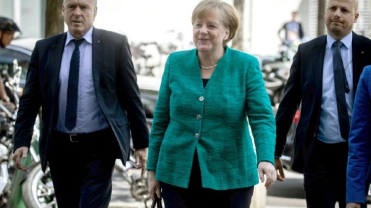 Merkel menacée par un conflit gouvernemental sur les migrants