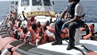 Migranti: Salvini, stop a navi straniere
