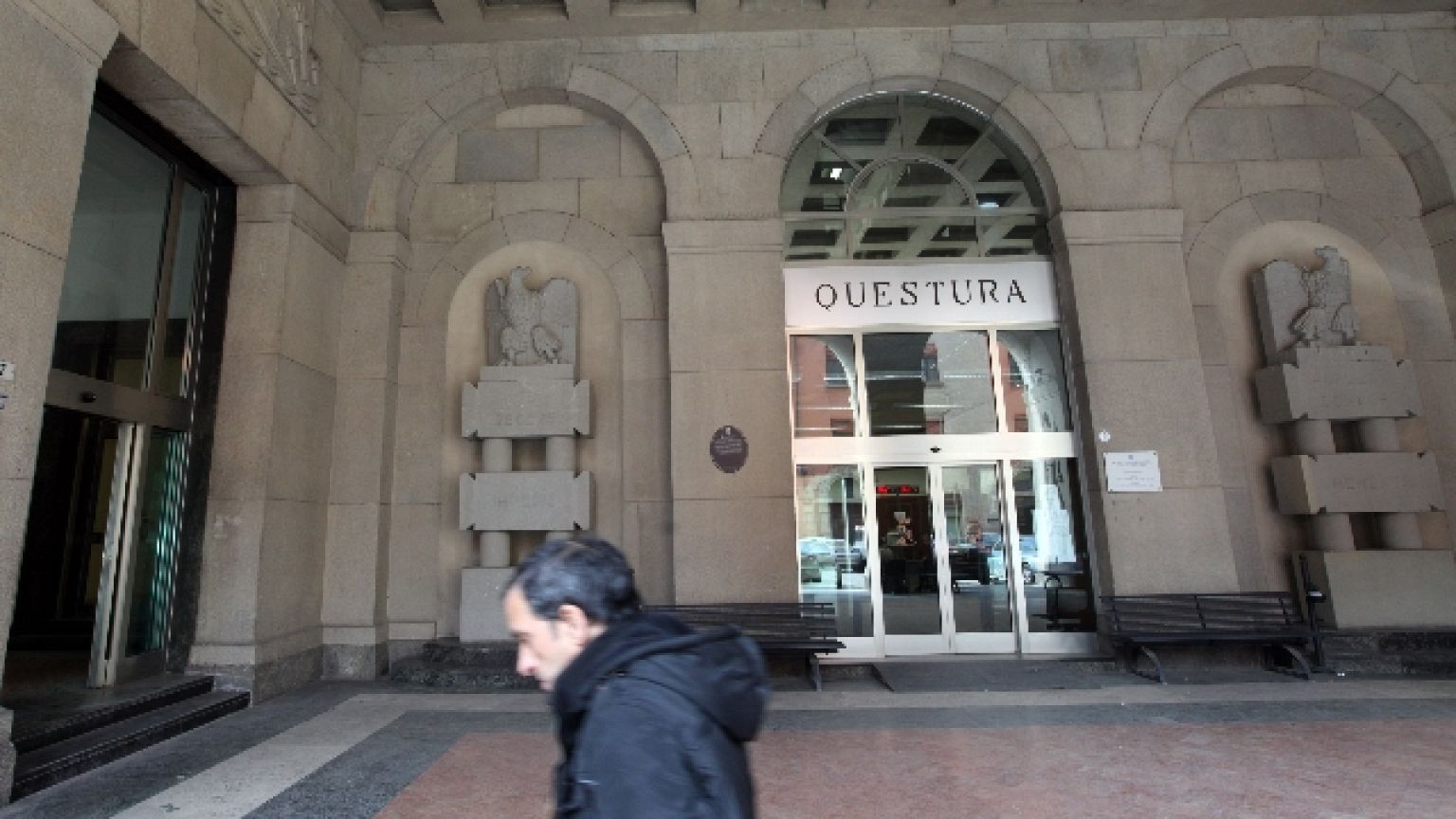 Poliziotto suicida in questura Bologna