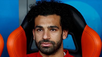 الابتسامة تظهر على وجه صلاح بعد احتفال مفاجئ بعيد ميلاده