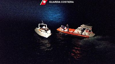 Migranti: Lifeline,Italia dica porto 118