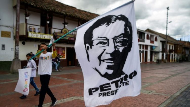 Présidentielle en Colombie: duel inédit droite et gauche, la paix au milieu