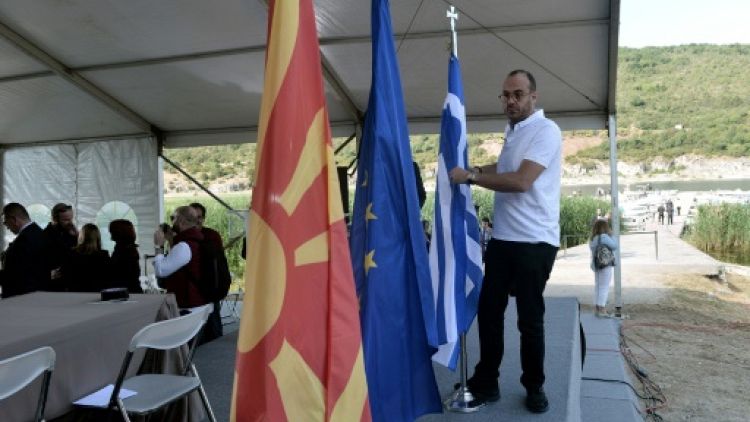Athènes et Skopje signent un accord historique pour se partager le nom de la Macédoine