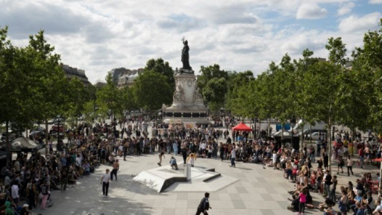 Des centaines de skaters ont fait vibrer la place de la République