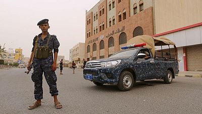 التحالف بقيادة السعودية يشن ضربات جوية على مطار الحديدة اليمني