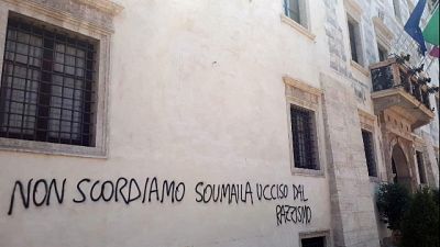 Scritte Salvini:a Trento in pieno centro